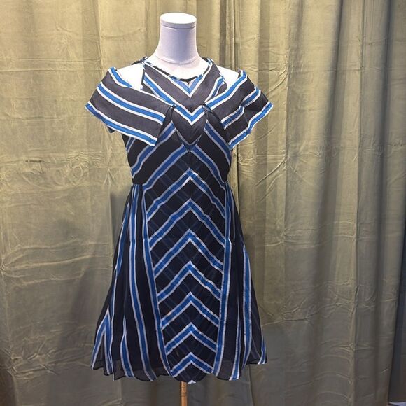 Fendi Elegant Striped Cold Shoulder mini Dress, US4 - Picture 3 of 11
